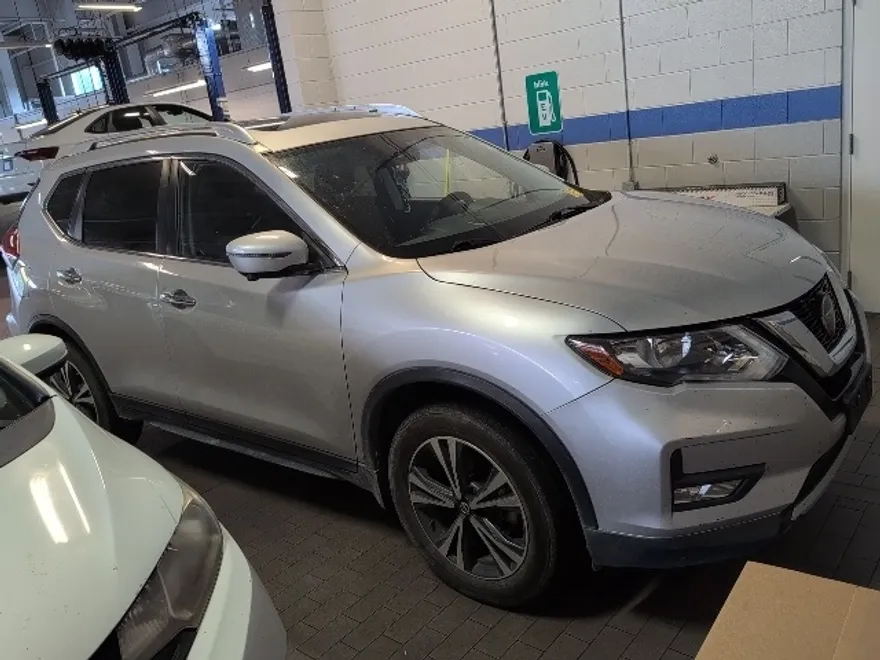 2020 Nissan Rogue SV photo 1