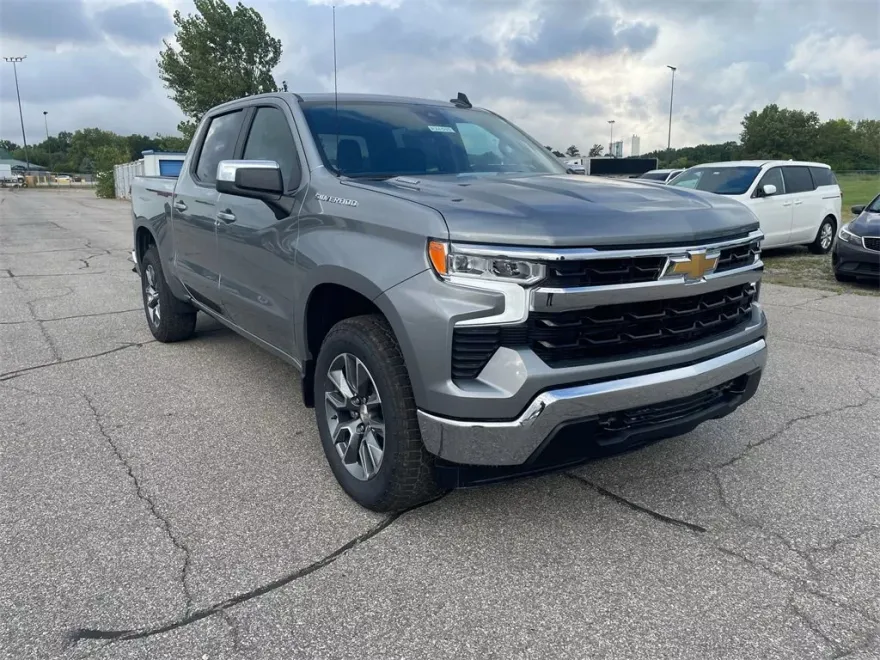 2026 Chevrolet Silverado 1500 LT photo 1