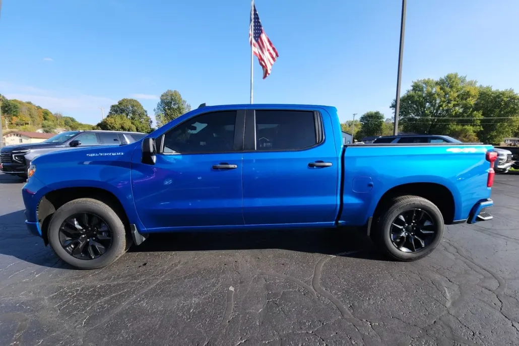 2022 Chevrolet Silverado 1500 Custom photo 1