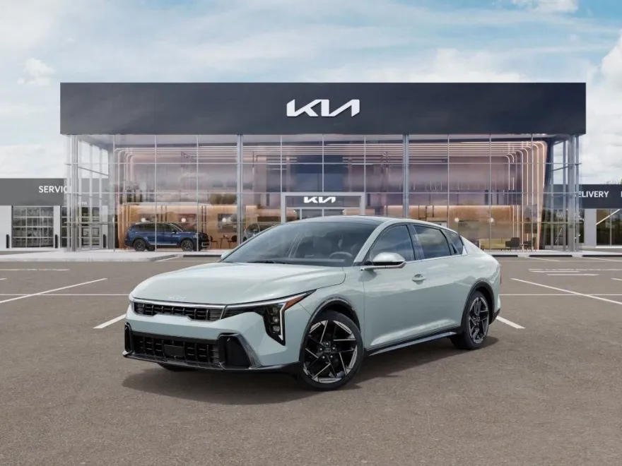 2025 Kia K4 GT-Line photo 1