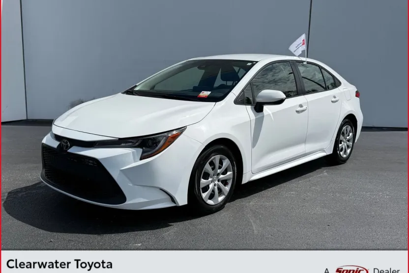 2022 Toyota Corolla LE photo 1