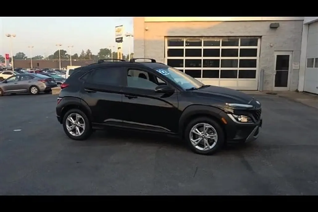 2022 Hyundai Kona SEL photo 1