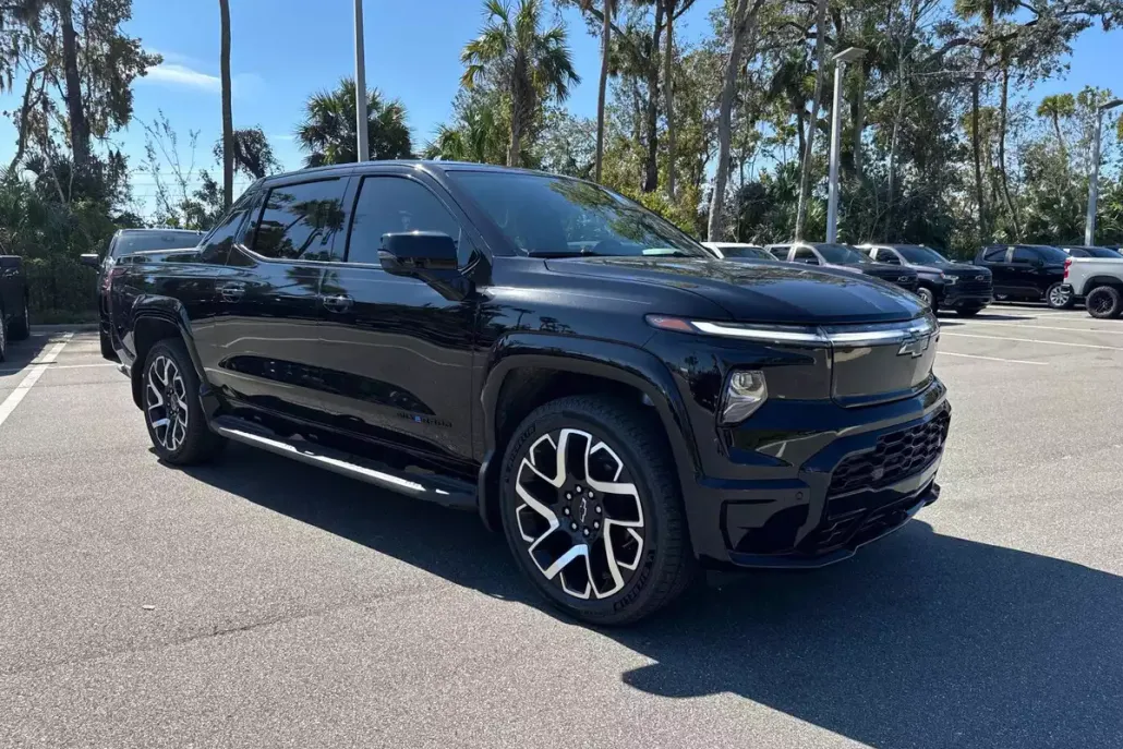 2024 Chevrolet Silverado EV RST photo 1