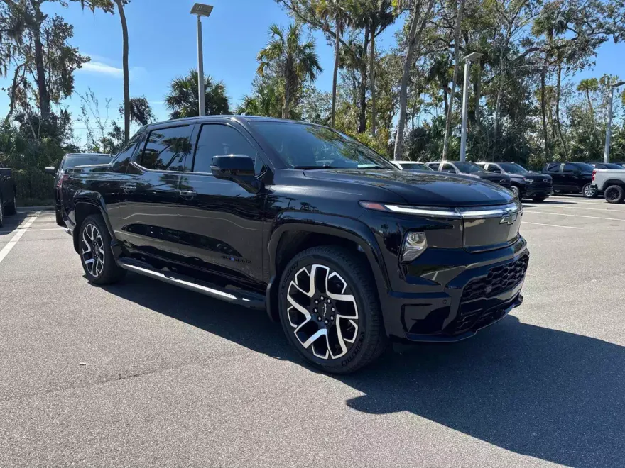 2024 Chevrolet Silverado EV RST photo 1