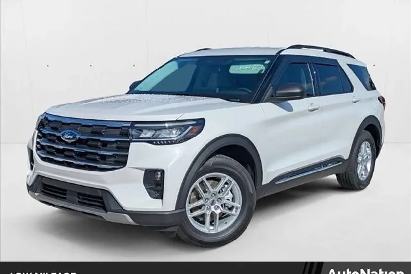 2025 Ford Explorer photo 1