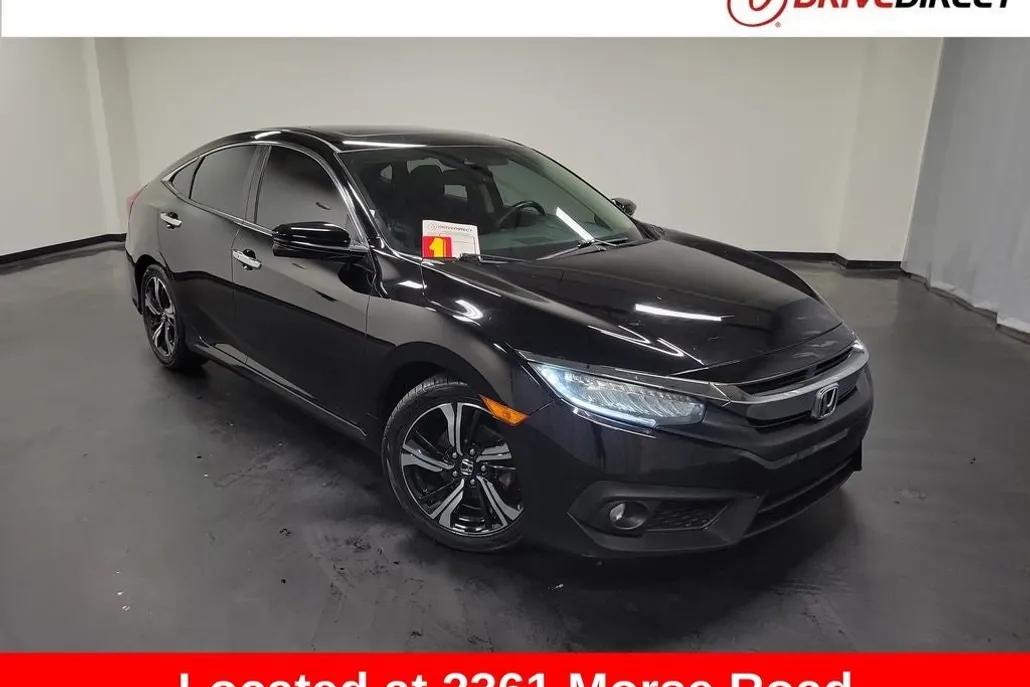 2017 Honda Civic Touring photo 1