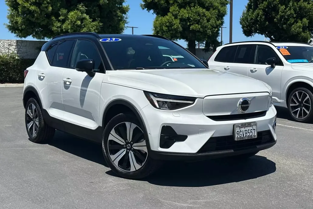 2023 Volvo XC40 Recharge Twin Plus photo 1