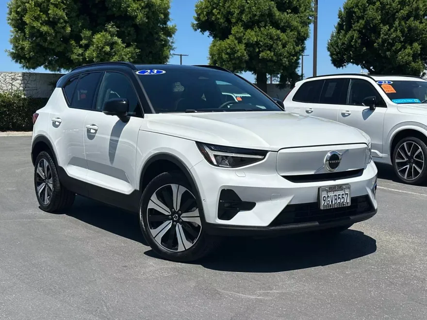 2023 Volvo XC40 Recharge Twin Plus photo 1