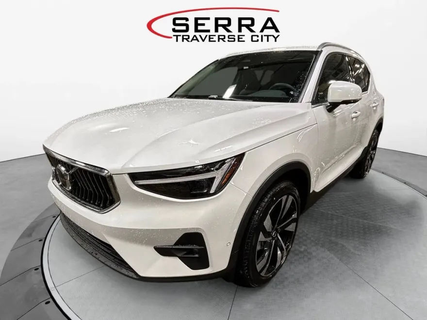 2025 Volvo XC40 AWD Plus photo 1