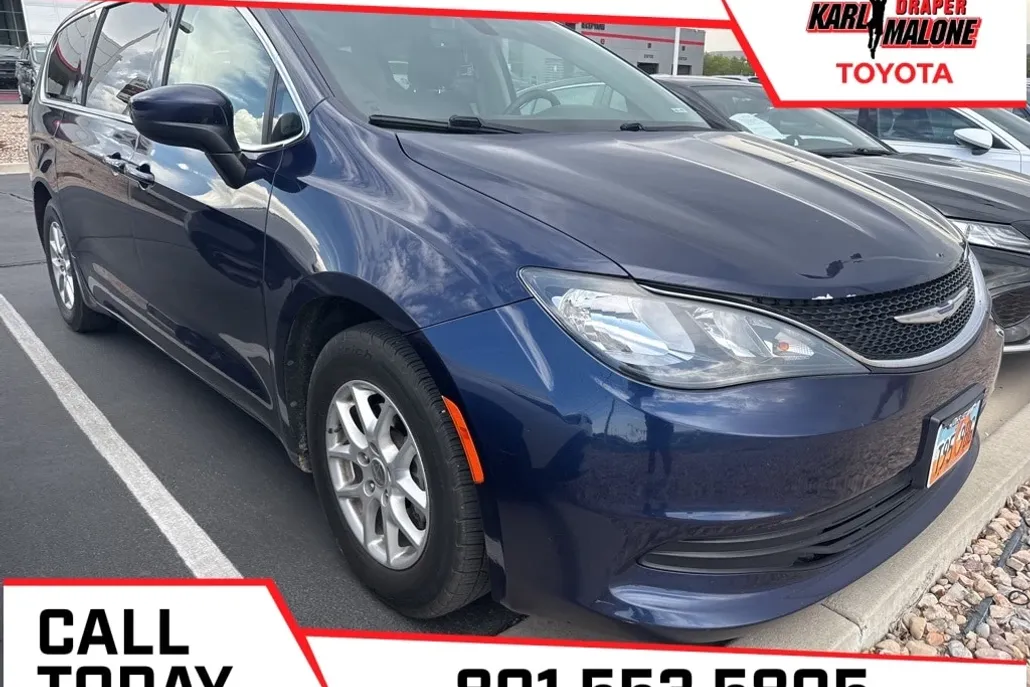 2020 Chrysler Voyager LXi photo 1