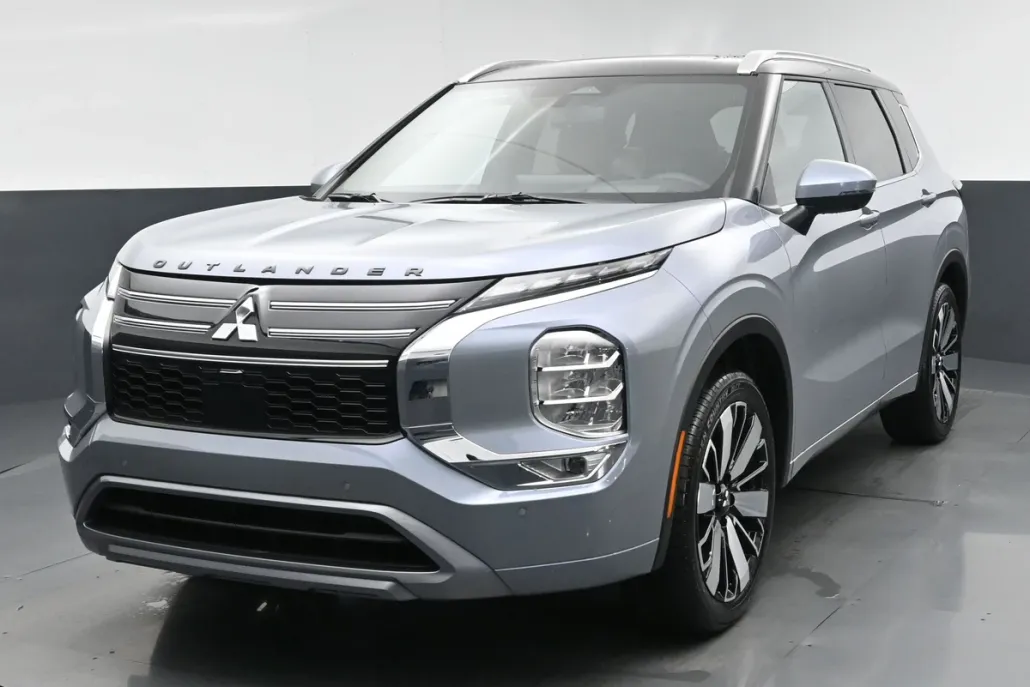 2025 Mitsubishi Outlander SEL photo 1
