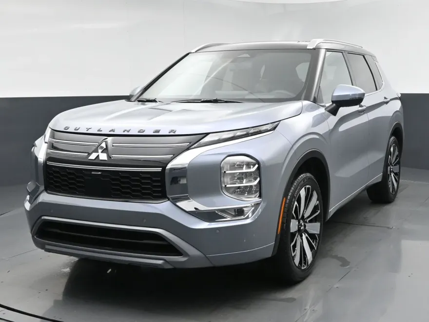2025 Mitsubishi Outlander SEL photo 1
