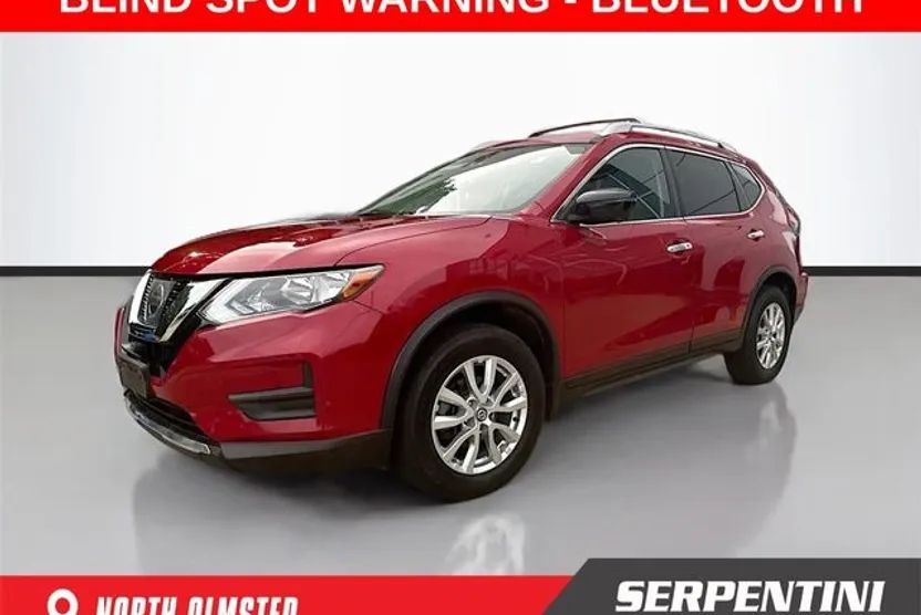 2017 Nissan Rogue SV photo 1