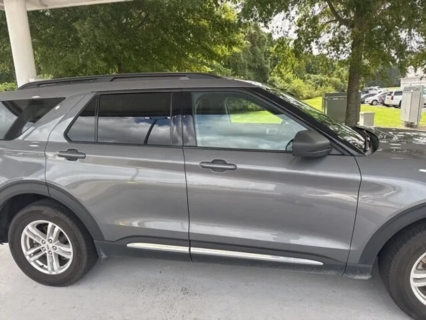2022 Ford Explorer XLT photo 1
