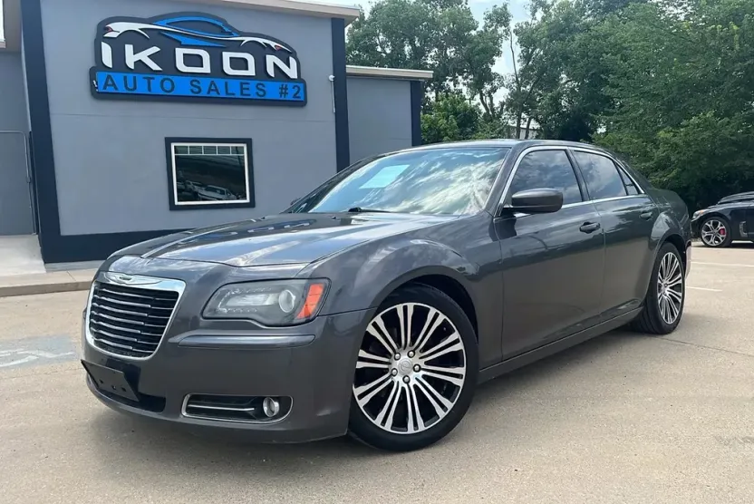 2014 Chrysler 300 photo 1