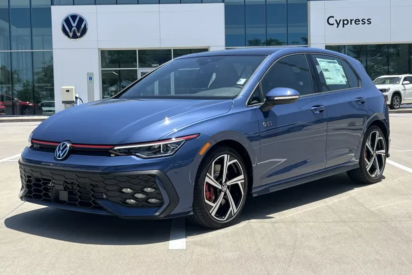 2025 Volkswagen Golf GTI SE photo 1