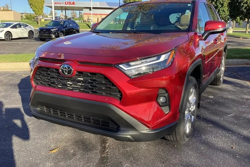 2025 Toyota RAV4 XLE Premium photo 1