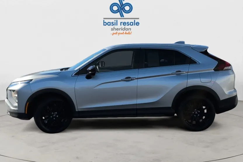 2024 Mitsubishi Eclipse Cross LE photo 1
