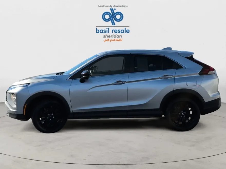 2024 Mitsubishi Eclipse Cross LE photo 1