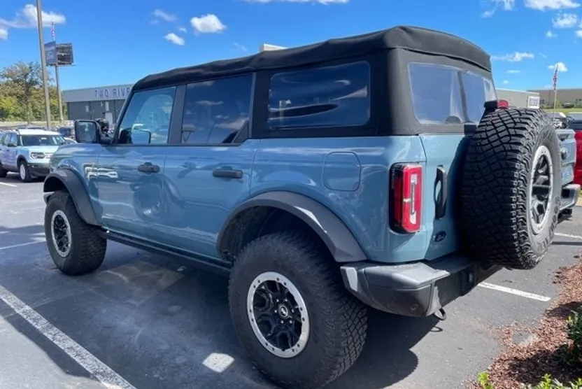 2023 Ford Bronco Badlands photo 1