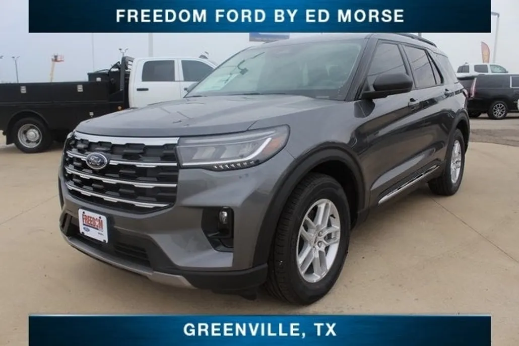 2025 Ford Explorer photo 1