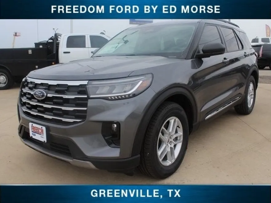 2025 Ford Explorer photo 1