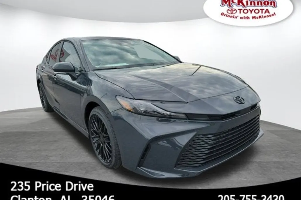 2025 Toyota Camry LE photo 1