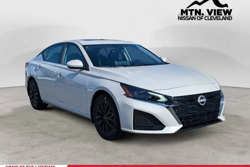2025 Nissan Altima SV photo 1