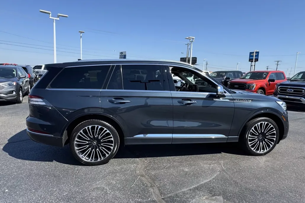 2021 Lincoln Aviator Black Label photo 1