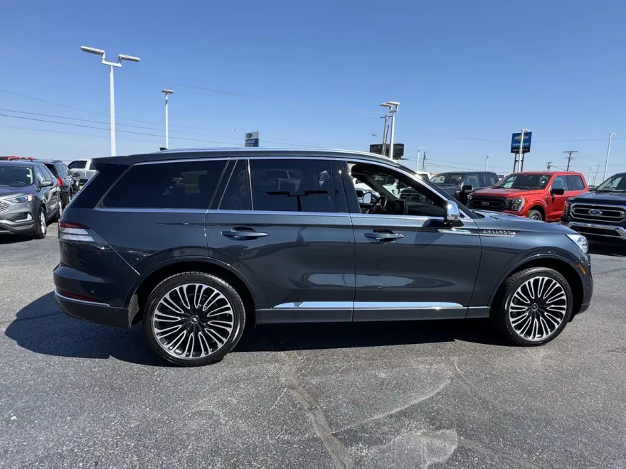 2021 Lincoln Aviator Black Label photo 1