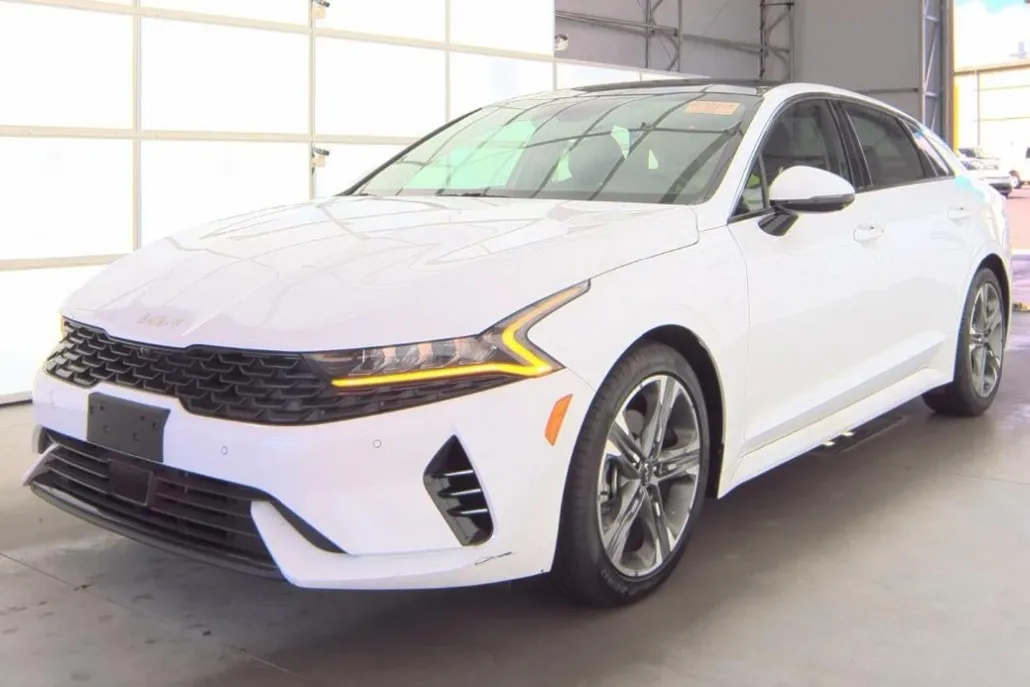 2023 Kia K5 EX photo 1