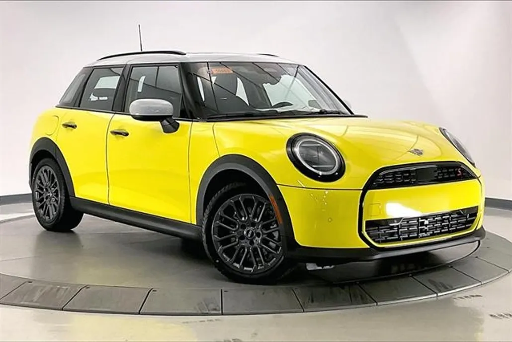 2025 Mini Cooper Hardtop Signature photo 1