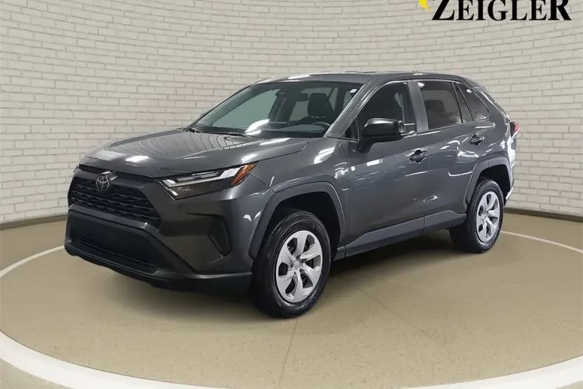 2024 Toyota RAV4 LE photo 1