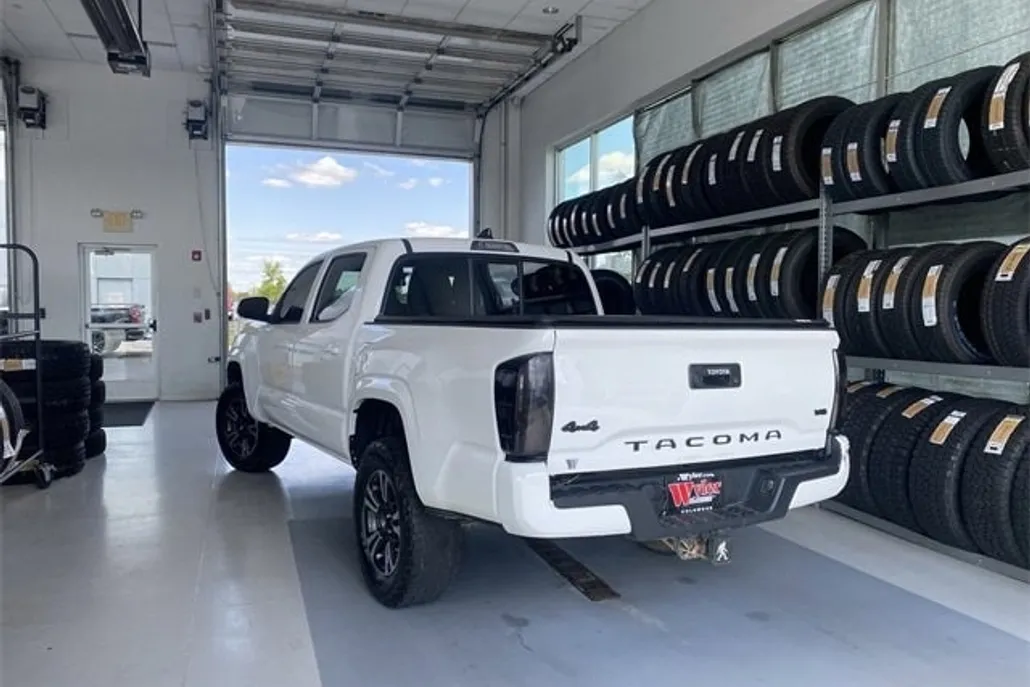 2021 Toyota Tacoma SR Double Cab V6 photo 1