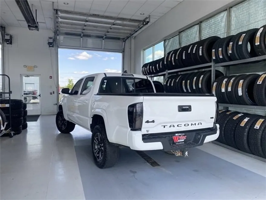 2021 Toyota Tacoma SR Double Cab V6 photo 1