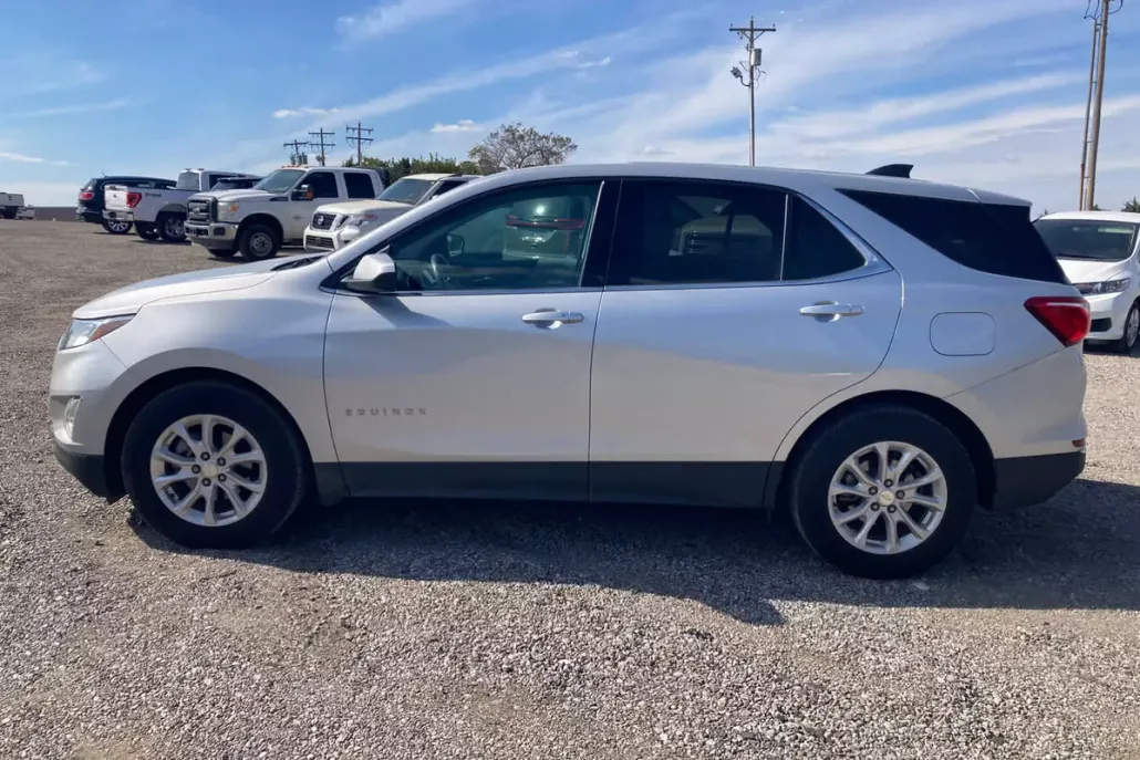 2020 Chevrolet Equinox LT photo 1