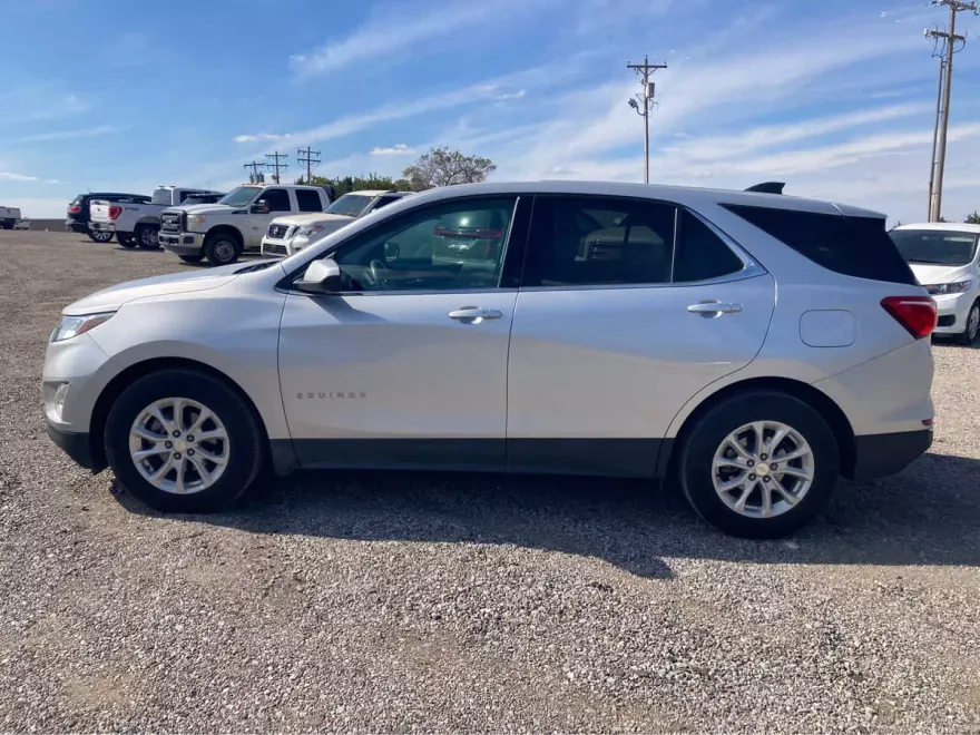 2020 Chevrolet Equinox LT photo 1