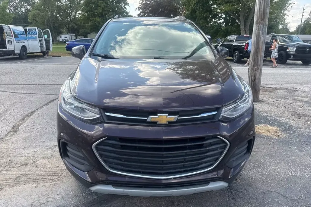 2020 Chevrolet Trax LT photo 1