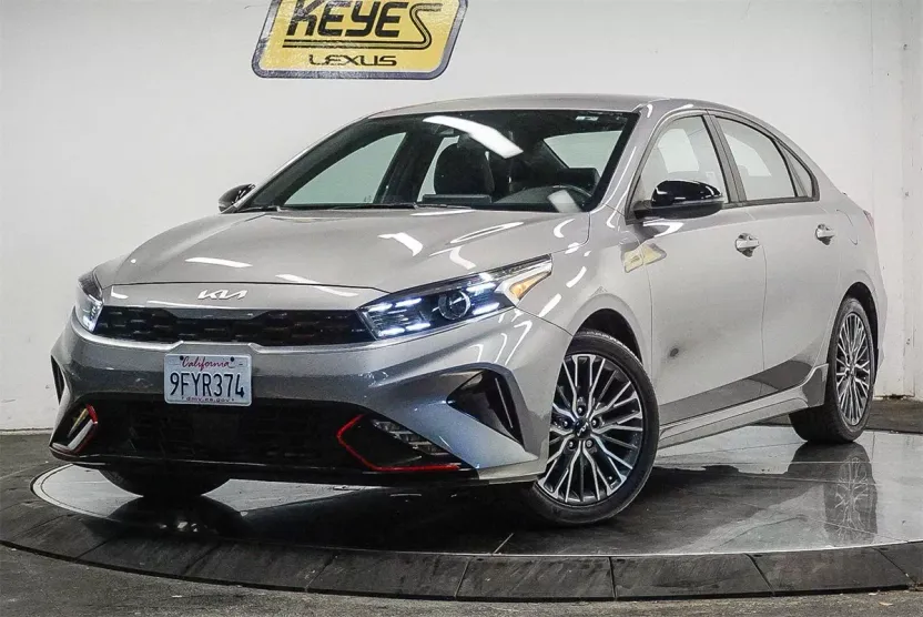 2023 Kia Forte GT-Line photo 1