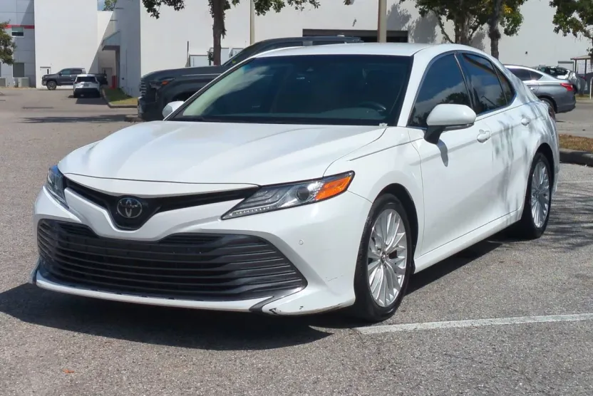 2018 Toyota Camry SE XLE photo 1