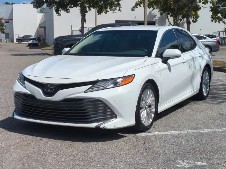 2018 Toyota Camry SE XLE photo 1