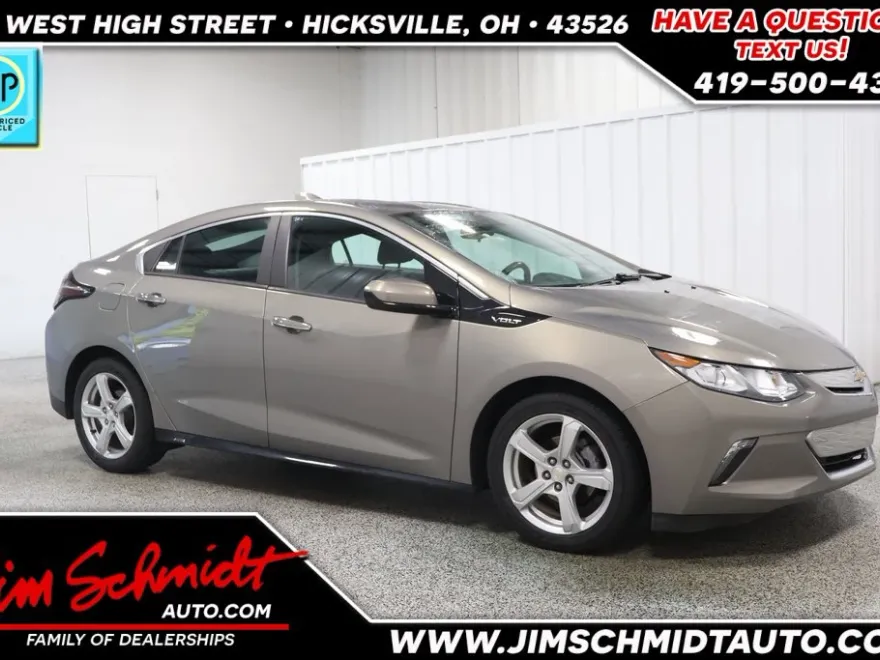 2017 Chevrolet Volt LT photo 1