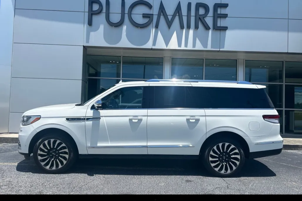 2024 Lincoln Navigator Black Label photo 1