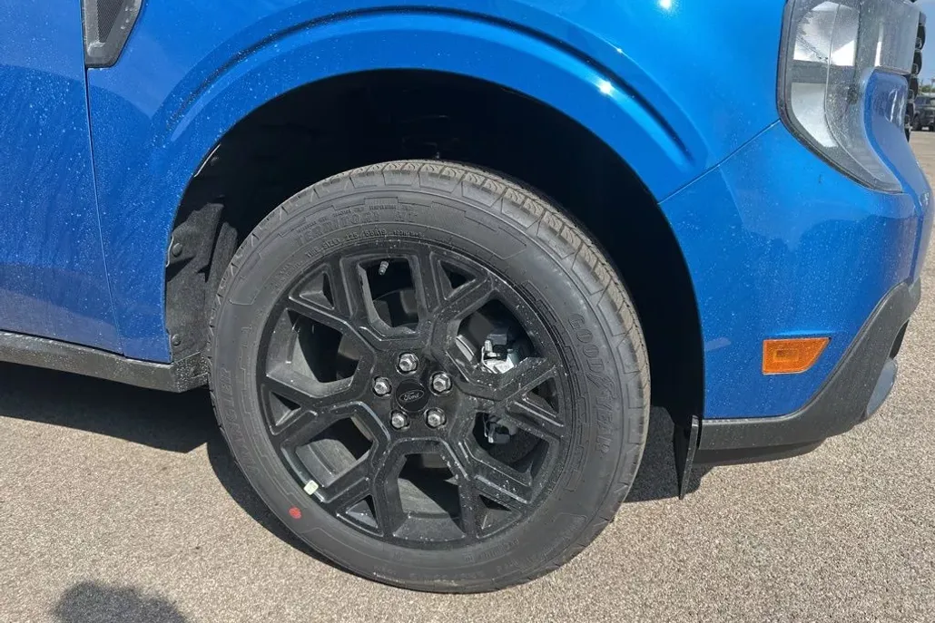 2025 Ford Maverick XLT photo 1