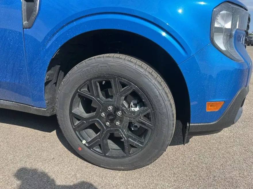 2025 Ford Maverick XLT photo 1