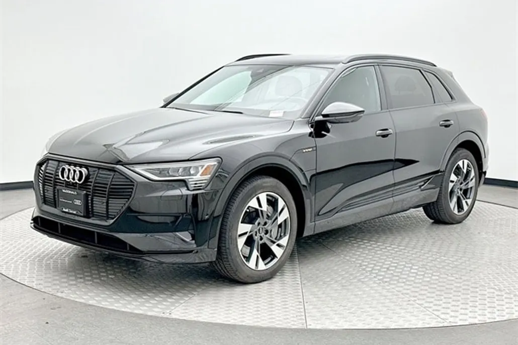 2022 Audi e-tron Premium photo 1