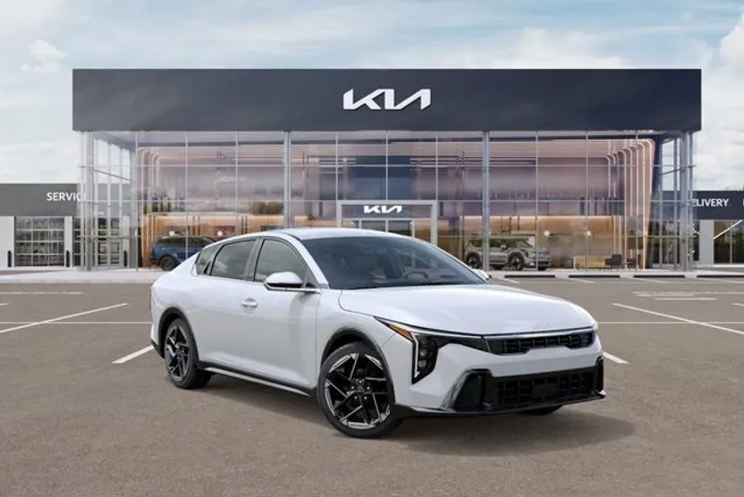 2025 Kia K4 GT-Line photo 1