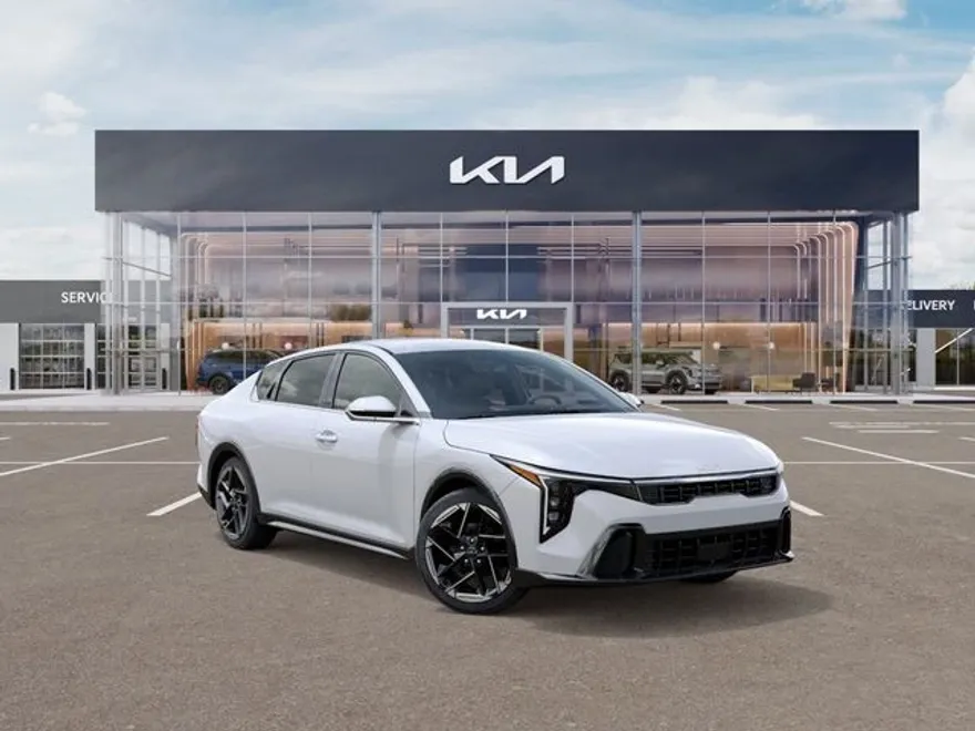 2025 Kia K4 GT-Line photo 1