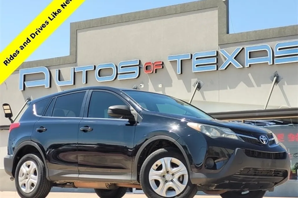 2015 Toyota RAV4 LE photo 1