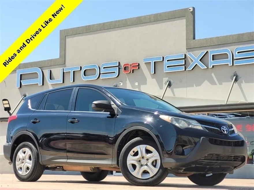 2015 Toyota RAV4 LE photo 1